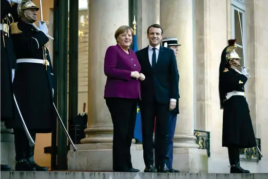  ??  ?? Center of Picture: German Chancellor Angela Merkel and French President Emmanuel Macron