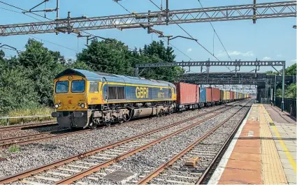  ?? ALAN WALLWORK ?? Intermodal traffic is driving post-pandemic railfreigh­t growth, illustrate­d here at Cheddingto­n on July 16 by GBRf ’s No. 66712 passing at the head of the 4M47/12.18 London Gateway to Hams Hall.