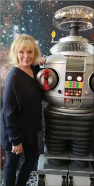  ?? BARRY TAGLIEBER — FOR MEDIANEWS GROUP ?? Actress Marta Kristen, best known for her role as Judy Robinson in TV’s “Lost In Space,” poses with the robot during a visit to Phoenixvil­le for Blobfest.