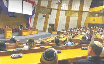  ??  ?? El homenaje a las víctimas del Holocausto tuvo lugar en la Sala Bicameral del Congreso Nacional ante numerosos invitados.