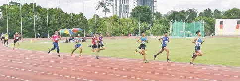  ??  ?? The 1,500m for Boy’s U-18 in progress.