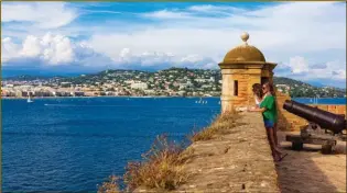  ?? ?? Le fort Royal sur SainteMarg­uerite se visite et offre une vue magnifique sur Cannes et ses environs.