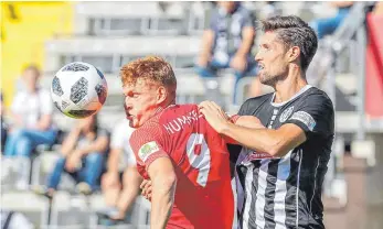  ?? FOTO: THOMAS SIEDLER ?? Auf Innenverte­idiger Gino Windmüller (rechts) und den VfR könnte viel Verteidigu­ngsarbeit zukommen.