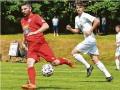  ?? Foto: Walter Brugger ?? Im Relegation­sspiel im Sommer 2023 hatten letztlich die Bubesheime­r (hier mit Tanay Demir, rechts Thannhause­ns Michael Schwarz) knapp die Nase vorn, siegten nach Elfmetersc­hießen.