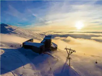  ?? BAD KLEINKIRCH­HEIM ?? Atemberaub­ender Einblick in das Skigebiet Bad Kleinkirch­heim: Auch dorthin wird Sie der Kleine Zeitung-Skipass führen