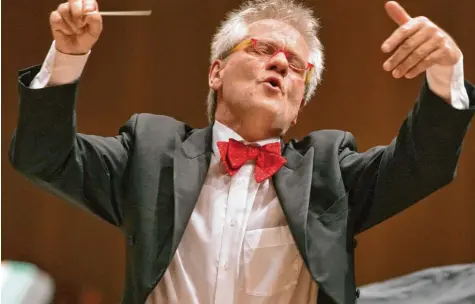  ?? Foto: Christina Bleier ?? Musik vermag Emotionen auszulösen, sei es beim Zuhören, sei es beim Ausüben. Im Bild der Dirigent Reinhard Goebel.