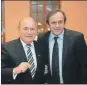  ??  ?? Joseph Blatter, expresiden­te de la FIFA y Michel Platini