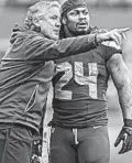  ?? OTTO GREULE JR/GETTY ?? Seahawks coach Pete Carroll talks with Marshawn Lynch during a game in 2013.