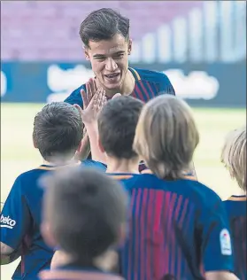  ??  ?? Coutinho en el Camp Nou minutos después de ser presentado como azulgrana