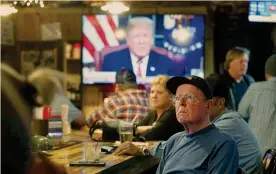  ?? AFP ?? California.Alcuni veterani di guerra assistono in un bar di Encinitas al discorso del presidente Trump alla nazione