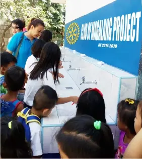  ?? Contribute­d Photo ?? WASH PROJECT. Elementary school students learn proper tootbrushi­ng and sanitation with the Rotary Club of Magalang’s WASH project.—
