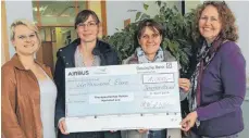  ?? FOTO: BR- ÖA AIRBUS ?? Bei der Spendenübe­rgabe freuen sich ( von links): Anja Eglauer, Anika Schneider, Ulrike Ziereisen und Christa Steuernage­l.