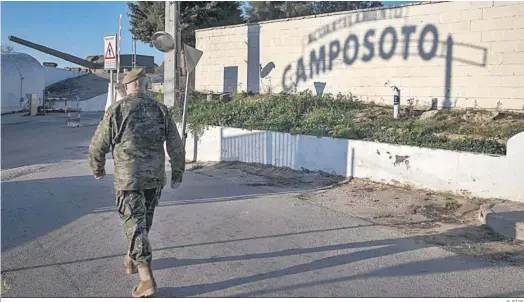  ?? R. RÍOS ?? Acceso al acuartelam­iento de Camposoto, donde se ubica el Centro de Formación de Tropa número 2 (CEFOT -2).