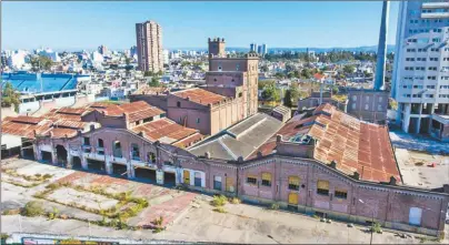  ?? FOTOS CEDOC PERFIL ?? 25° ANIVERSARI­O. Las actividade­s se dan en el marco de la toma de la fábrica por parte de los trabajador­es y sus familias en 1998 para defender los puestos de trabajo.