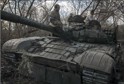  ?? NICOLE TUNG — NEW YORK TIMES FILE ?? Ukrainian soldiers atop a T-72tank in a position near the village of Karlivka, west of Avdiivka, Ukraine, on Oct. 24. With Republican­s in Congress stalling on granting Ukraine more military aid, NATO’S top diplomat warned on Nov. 28that it would be “dangerous” to curtail support for Kyiv.