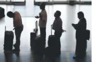  ?? Ramirez, AFP ?? Travelers line up with their luggage at Simon Bolivar Internatio­nal Airport in Caracas, Venezuela. Leo