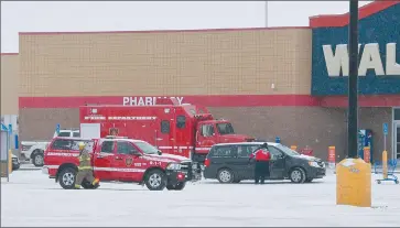  ?? Southern Alberta Newspapers photo by Trevor Busch ?? Members of the Taber Fire Department respond to a bomb scare at the Taber Walmart on Friday afternoon.