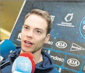  ?? FOTO: EFE ?? Petteri Koponen atendiendo a la prensa