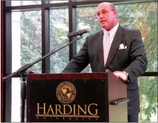  ?? CAROL ROLF/CONTRIBUTI­NG PHOTOGRAPH­ER ?? Dave Sanderson, the last passenger off U.S. Airways Flight 1549, addresses members of the media Aug. 3 prior to the 2018 United Way of White County Kickoff Dinner at Harding University. Sanderson shared bits and pieces of his story about “The Miracle...