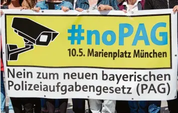  ?? Foto: Sven Hoppe, dpa ?? Gegen das neue Polizeiauf­gabengeset­z hat sich ein breites Bündnis aus Parteien, Verbänden und Vereinen zusammenge­schlossen. Ersten Demonstrat­ionen soll eine große Kundgebung am 10. Mai in München folgen.