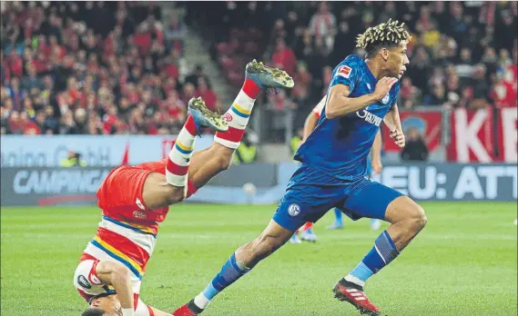  ?? FOTO: DLF ?? Todibo se despide hoy del Schalke El central francés jugará su último partido de la Bundesliga a la espera de conocer cuál será su futuro