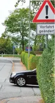  ?? Foto: Thorsten Jordan ?? Die neue Rechts vor Links Regelung, unter anderem in der Iglinger Straße (unser Foto), sorgt für Diskussion­en in Kaufering.