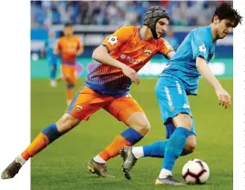  ?? GETTY ?? Sardar Azmoun dello Zenit in lotta da Igor Diveyev del Cska Mosca