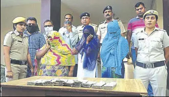  ?? HT PHOTO ?? The accused in police custody in Karnal on Monday. The complainan­t had also provided video clips of the accused taking money from him.