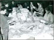  ?? (AP/U.S. Army Women’s Museum) ?? Members of the 6888th battalion sort mail with French civilians in 1945 in Rouen, France.