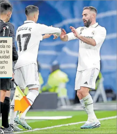  ?? ?? Carvajal abandona el terreno de juego y deja su lugar a Lucas Vázquez en un reciente partido.