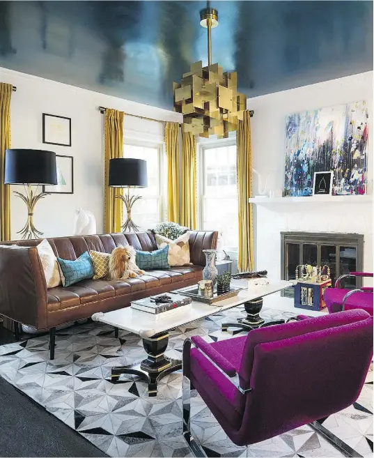  ?? Jennifer McNeil Ba
ke ?? Tie in the new ceiling colour with fabrics and accessorie­s, for a visual rhythm that allows the eye to travel around the room.