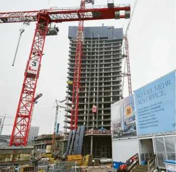  ?? Foto: Christian Charisius, dpa ?? Seit Ende Oktober herrscht auf der Baustelle des Elbtowers Stillstand. Gartner hatte bereits mit der Fassade des Gebäudes begonnen.