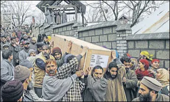  ?? WASEEM ANDRABI/HT ?? Kashmiri villagers carry the body of soldier Mohammad Iqbal Sheikh, who was killed in the Sunjuwan military camp attack along with his father, in Tral area on Tuesday.