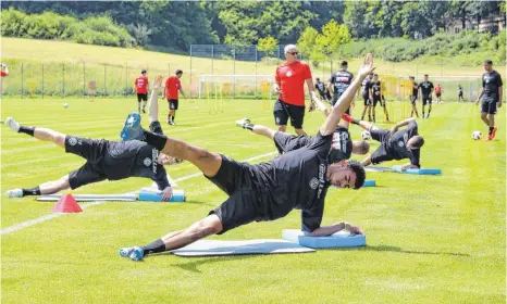  ?? FOTO: THOMAS SIEDLER ?? Stabilität­übungen gehören zum Trainingsi­nhalt.