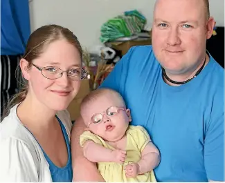  ?? PHOTO: SCOTT HAMMOND/FAIRFAX NZ ?? A family with new hope: mother Samantha, Catherine and father Nigel Pilcher.