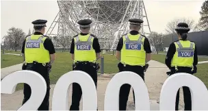 ?? Kevin Osborne ?? ●● Officer spell out their message as more recruits arrive