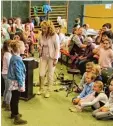  ?? Foto: Doris Bednarz ?? Die 4. Klassen der Ehekirchen­er Grund schule hatten zum Weltmissio­ns Sonn tag eine Einlage einstudier­t.