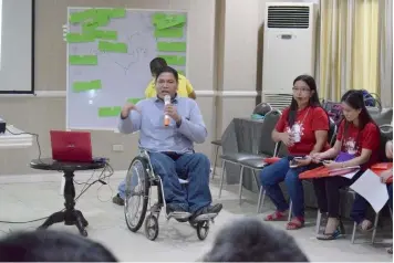  ?? PSWDO Photo ?? PWDs’ TRAINING. Jay Monterola from the Philippine Coordinati­ng Center for Inclusive Developmen­t discusses community based inclusive developmen­t during the recently held training workshop for PWDs.---
