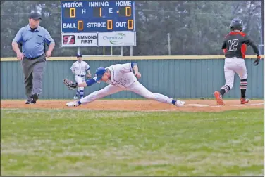  ?? Siandhara Bonnet/News-Times ?? Stretch: In this file photo, Parkers Chapel first baseman Austin Looney (14) stretches to snare a throw during a game against Warren at Robert McKinnon Park during the 2020 season. A senior, Looney drove in two runs to lead the Trojans to a 6-3 win over Claiborne Academy (La.) on Wednesday. The Trojans host Gurdon today in 8-2A play.