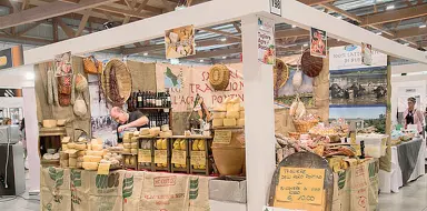  ??  ?? Appuntamen­to in Fiera a Vicenza per i golosi da tutta Italia: inizia Cosmofood. Quest’anno saranno ben 500 gli espositori con ricette per tutti i gusti