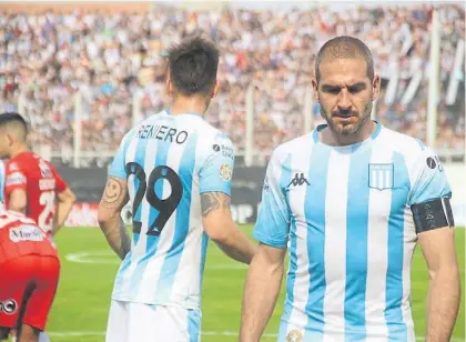  ?? PRENSA CENTRAL CORDOBA ?? Caras largas. Lisandro López lo dice todo. Racing no pasó del empate en Santiago.