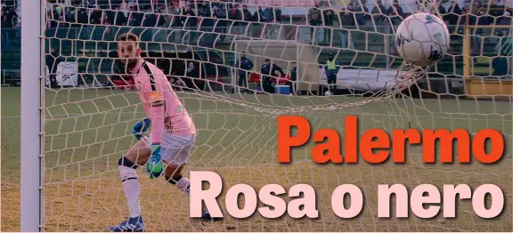  ?? LAPRESSE ?? Il portiere Alberto Brignoli, 27, si arrende al tiro di Migliore per il secondo gol della Cremonese che blinda la vittoria con il Palermo lo scorso 26 gennaio