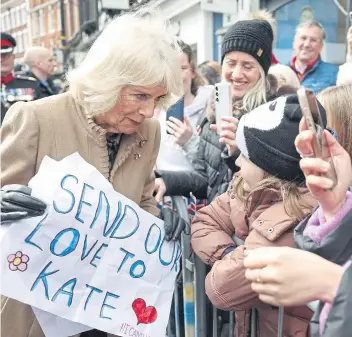  ?? ?? SYMPATHY FOR ROYALS: Queen Camilla receives a message of support for the Princess of Wales from well-wishers during a visit to the Farmers’ Market in The Square, Shrewsbury, in Shropshire.