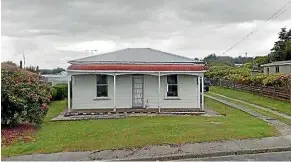  ?? STREETVIEW ?? This Kaitangata house sold for $45,000.