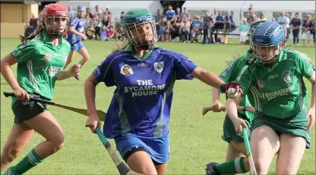  ??  ?? Jane Murphy of Glynn-Barntown grabs the sliothar despite the close attention of Siobhán Hudson (Cloughbawn).