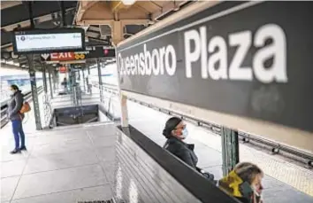  ?? ?? Queensboro Plaza station was the scene of random stabbing about 8:45 a.m. Friday. Police say victim had never seen the attacker before.