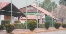  ??  ?? La Quinta del Bosque es el sitio al que son enviados los menores de edad que cometieron algún delito; la población promedio es de 400 internos.