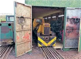  ?? ?? Left: The group’s shed and workshop at Broughton, with Rachel at the left outside and Hunslet DM No. 2017 of 1939 looking out of the doors. Plenty of stockpiled rail can be seen at the site. THR
