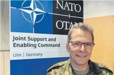  ?? FOTO: LUDGER MÖLLERS ?? Generalleu­tnant Jürgen Knappe (65) wird am Donnerstag als Befehlshab­er des Ulmer Nato-Kommandos „Joint Support and Enabling Command“verabschie­det und tritt in den Ruhestand.