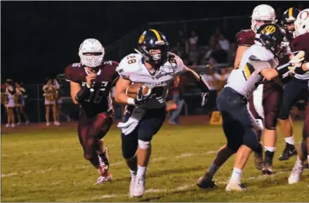  ?? BILL RUDICK — FOR DIGITAL FIRST MEDIA ?? Unionville’s Connor Schilling outruns Oxford’s Mason Hager during Unionville’s win over Oxford Friday night.